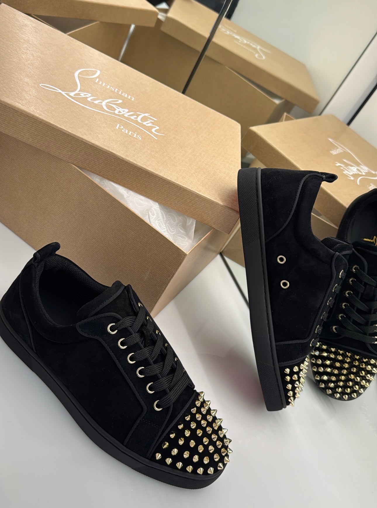 CHRISTIAN LOUBOUTIN CAMOSCIO BORCHIE ORO