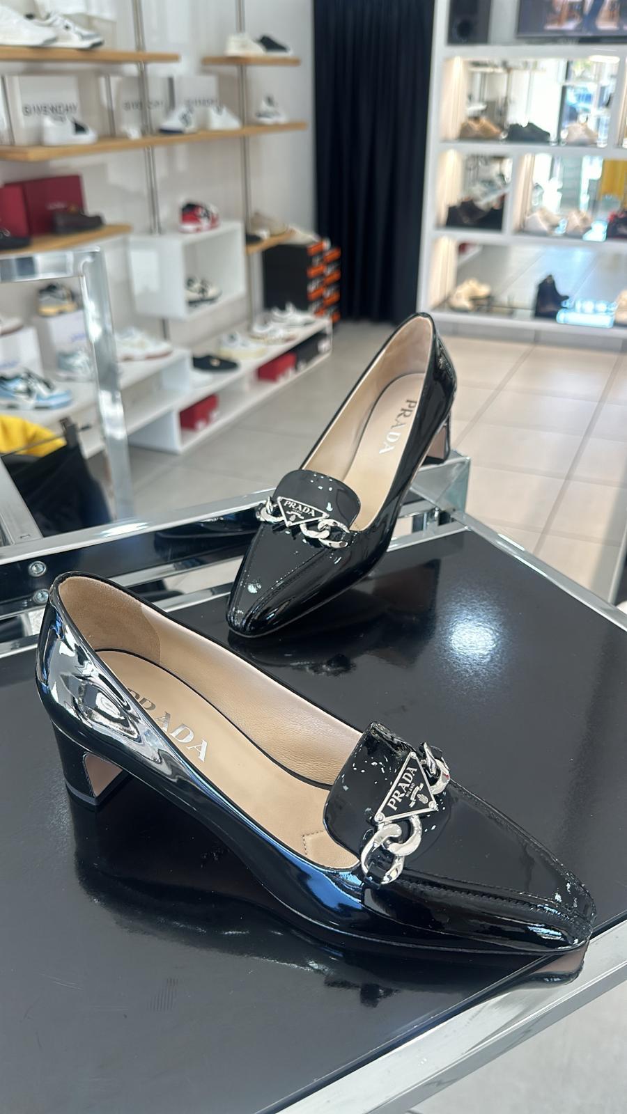 Prada Pumps in vernice