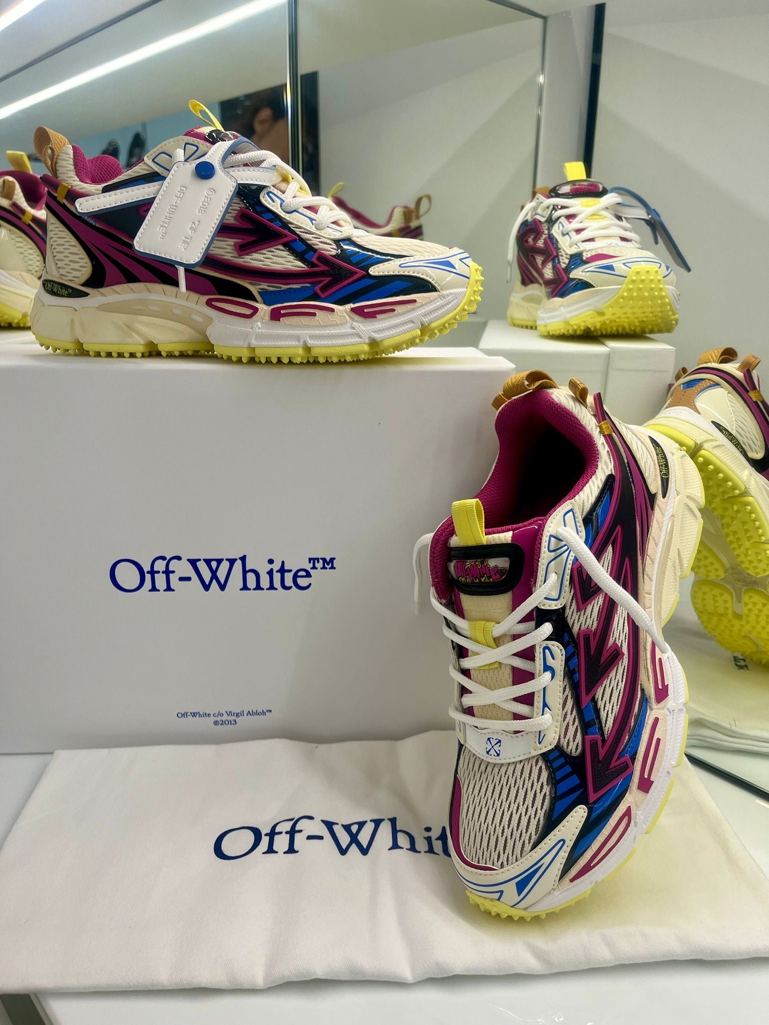 OFF WHITE be right back
