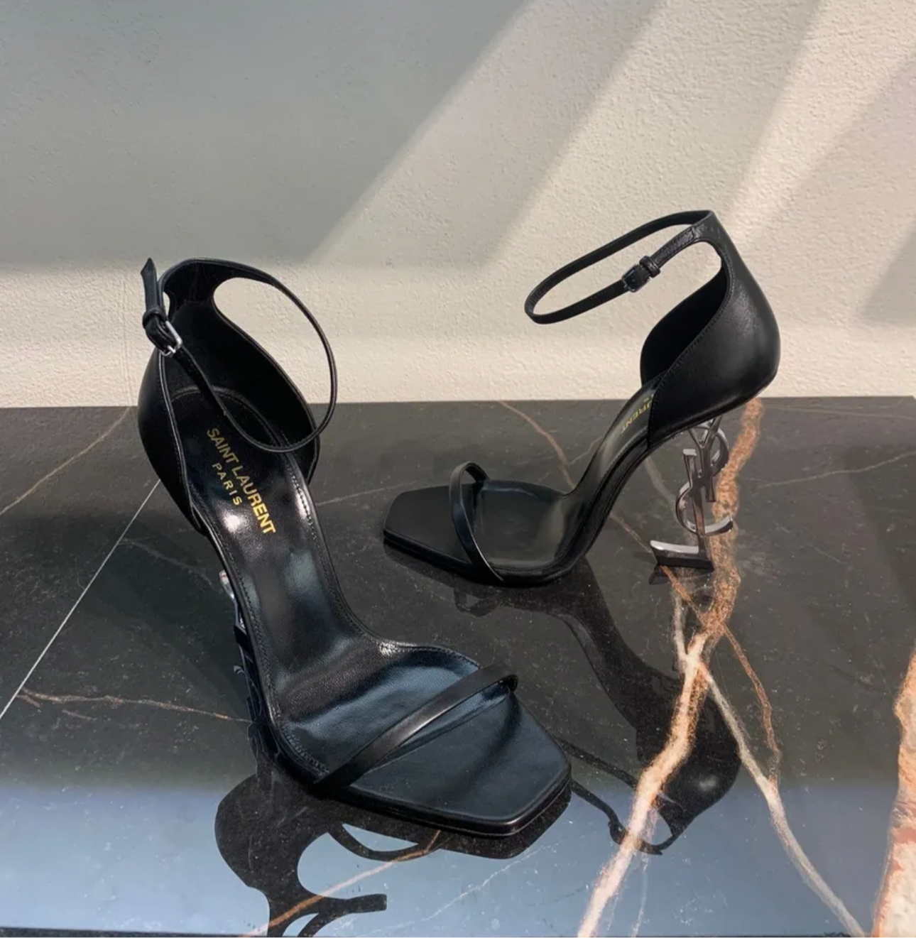 Saint Laurent Sandali con logo