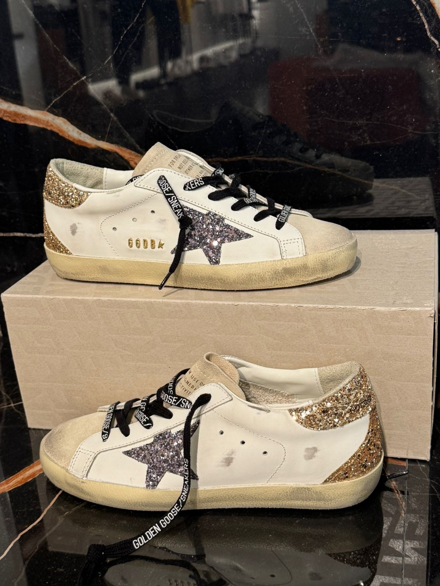 Golden goose. Glitter