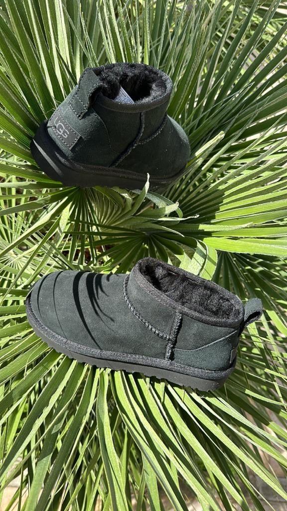 UGG CLASSIC ULTRA MINI NERA