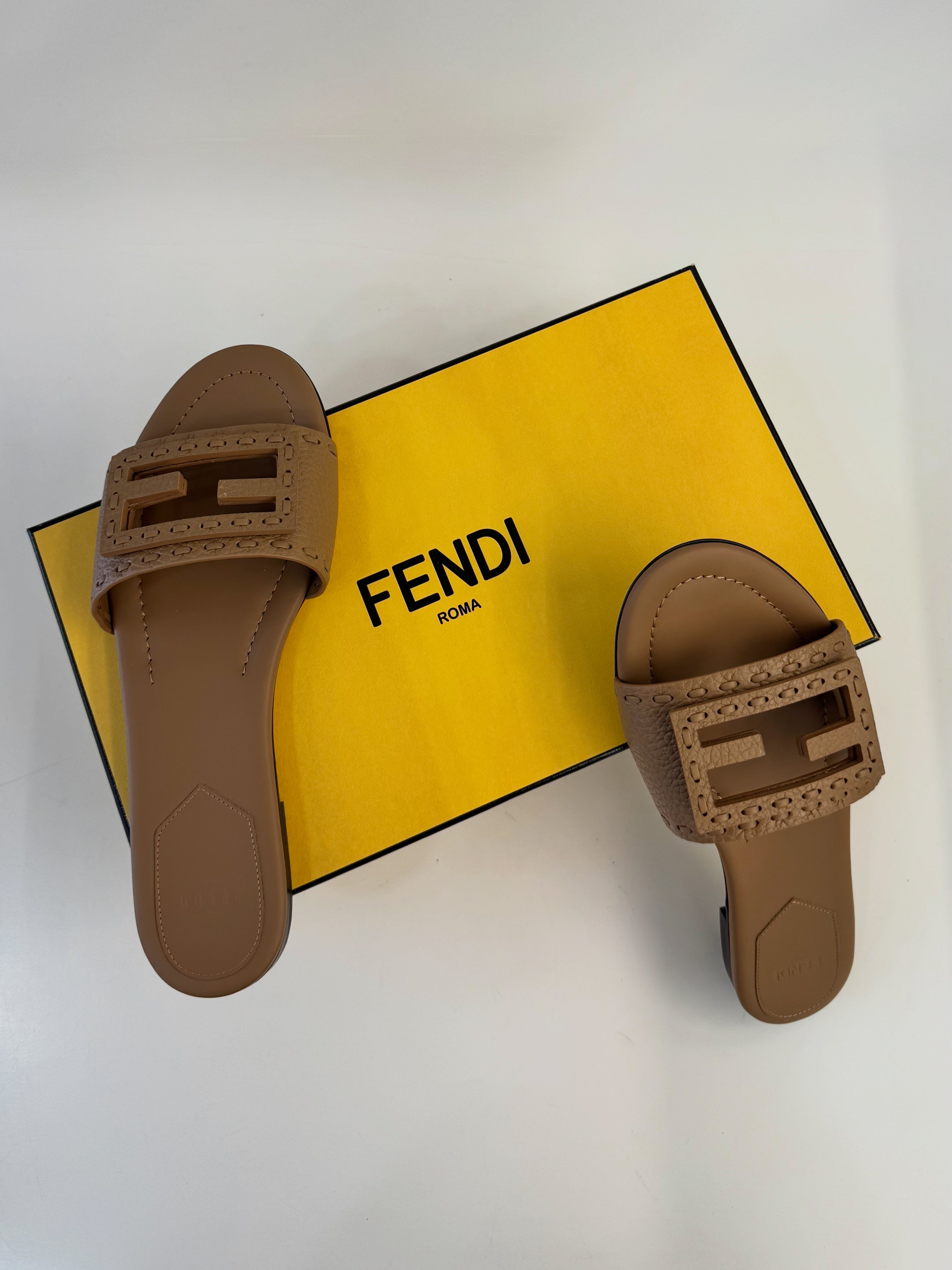 FENDI ciabattina cappuccino martellata