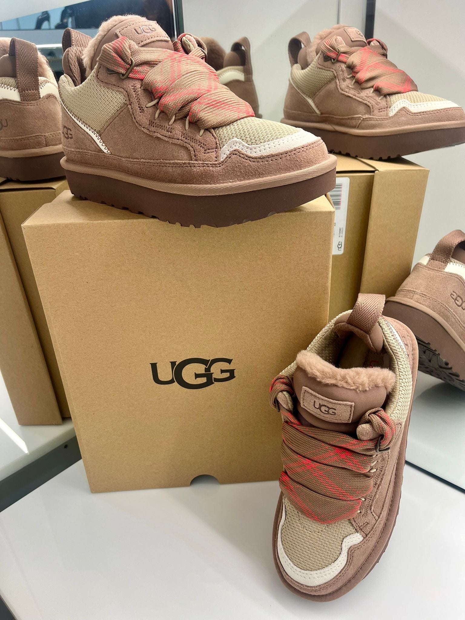 UGG ultra