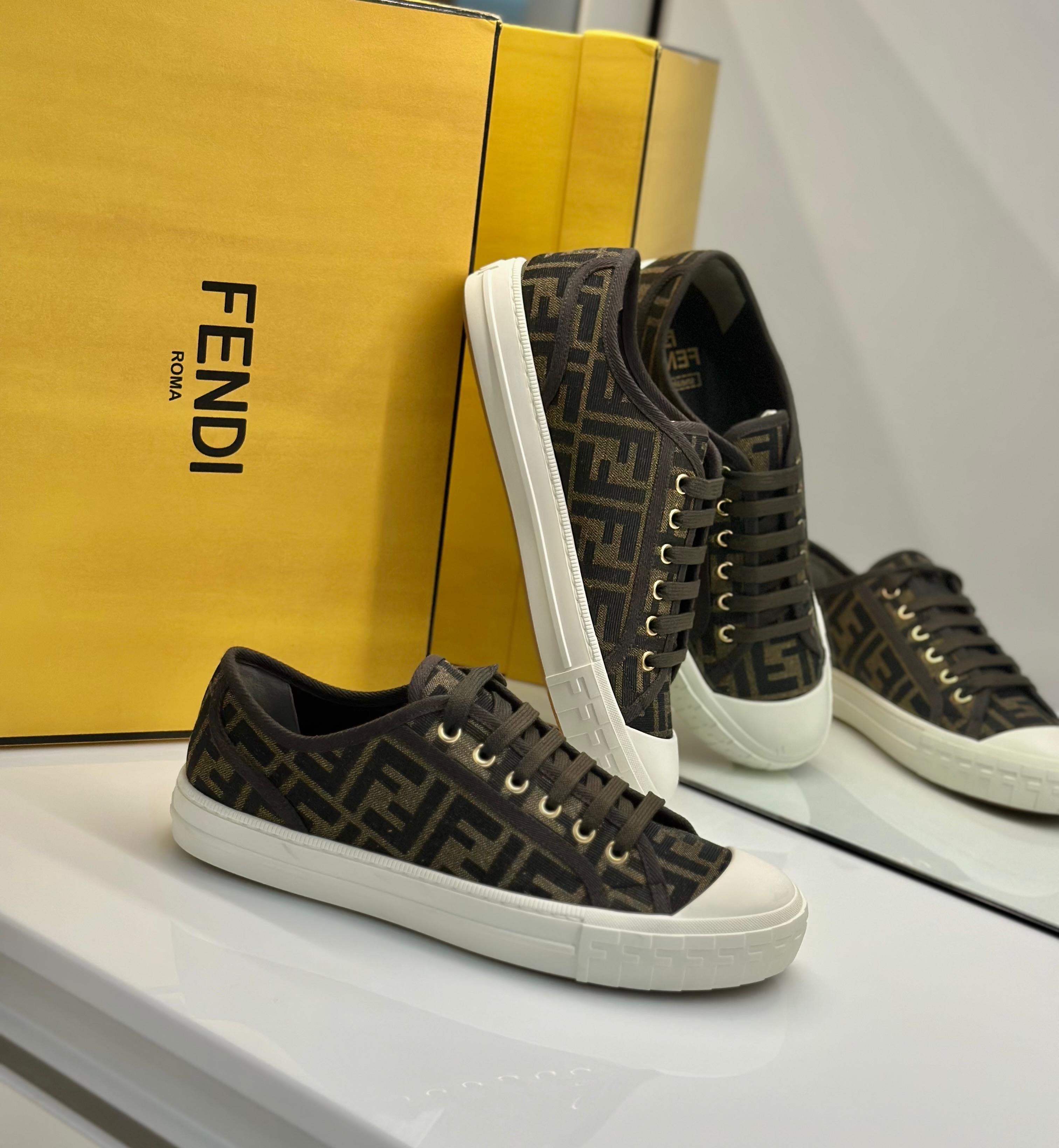 FENDI sneakers domino.