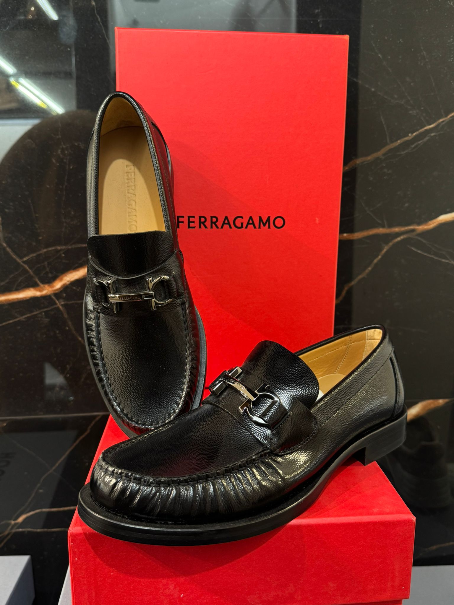 SALVATORE FERRAGAMO mocassino nero martellato