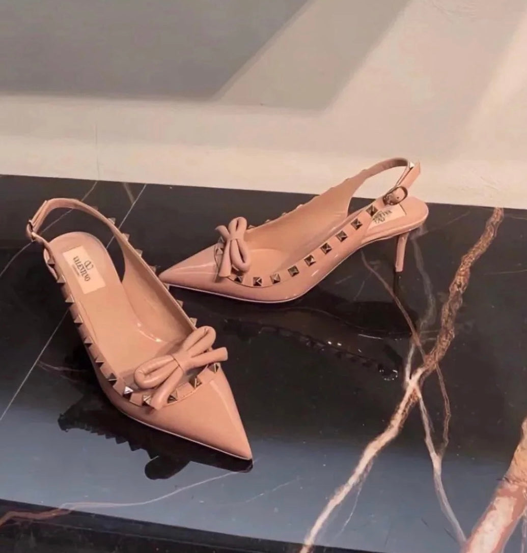 Valentino garavani Valentino Garavani Rockstud Bow slingback in Rose Canelle patent leather
